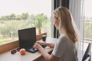 gestora de rh garantindo um bom retorno de férias